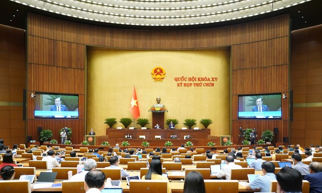 国会で歴史的な決定が相次ぐ