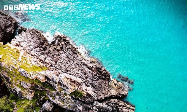 野性美と伝説が息づくビンディン省のヴィロン岬