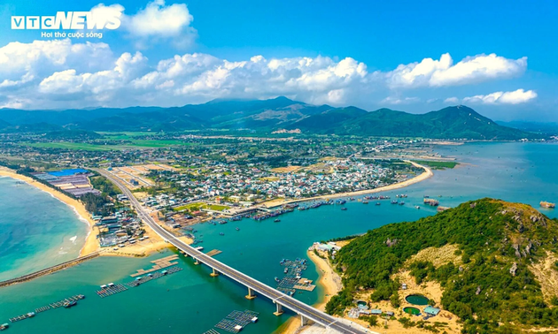 ビンディン省の絵のように美しい海岸通り