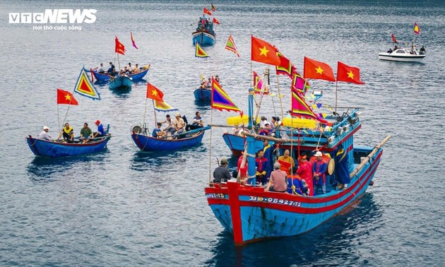 ビンディン省の漁民が海の恵みに感謝捧げる「カウグー祭り」 