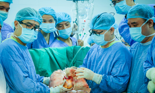 ベトナムで奇跡の医療手術 国内初の心肺同時移植に成功