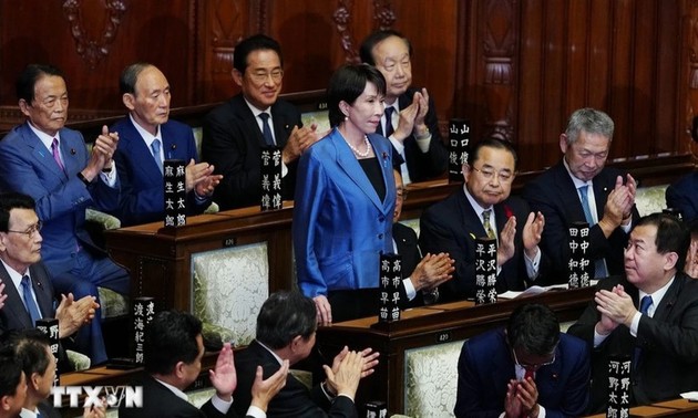 日本初の女性首相の挑戦   