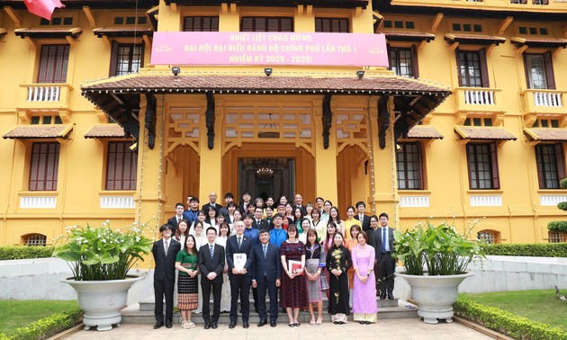 JICA海外協力隊ベトナム派遣30年 隊員が外務省次官を表敬