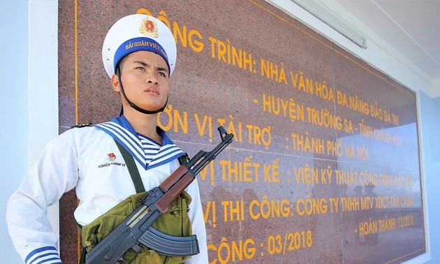 ダーティ島の主権を守る兵士たち