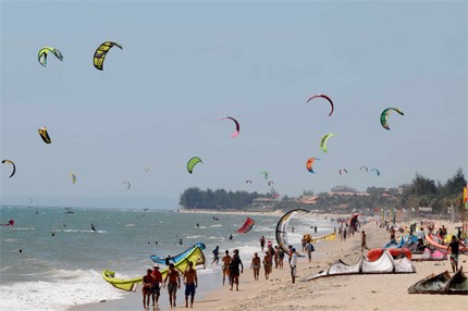 2012年亚洲风筝冲浪比赛在宁顺省尼角闭幕