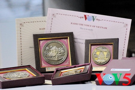 2012年获得特别收听证明卡的华语节目听众名单