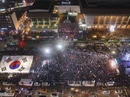 韩国选民参加第18届总统大选投票