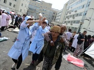 中国四川地震已致愈1.1万人伤亡