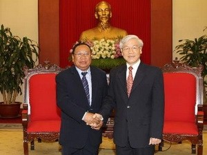 越共中央总书记阮富仲会见老挝建国阵线中央委员会高级代表团