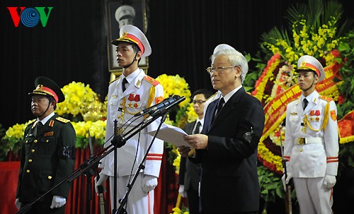 武元甲大将追悼会和安葬仪式分别在河内和广平省举行