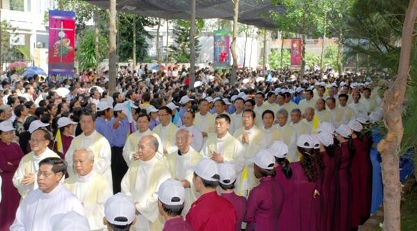 阮春福向同奈省春禄教区祝贺圣诞