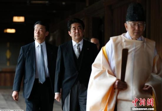 日本首相安倍参拜靖国神社