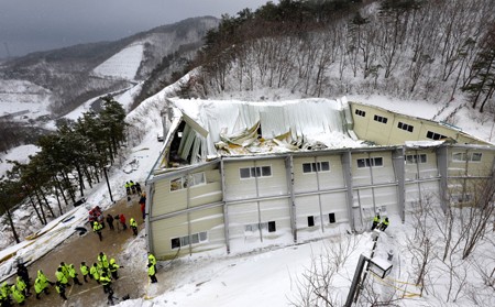 韩国发生体育馆坍塌事故伤亡数量仍在增加