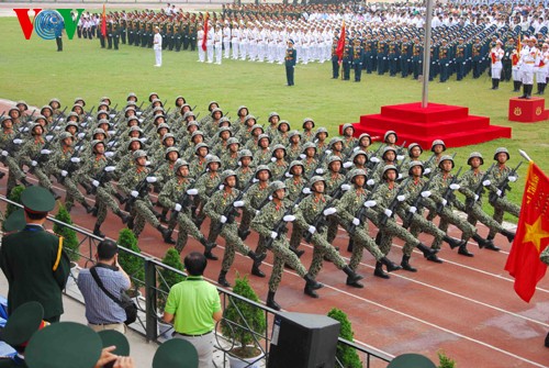 奠边府大捷60周年纪念集会、阅兵式和群众游行全景