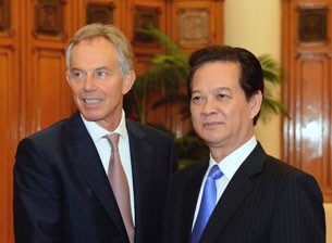 阮晋勇总理会见英国前首相托尼·布莱尔