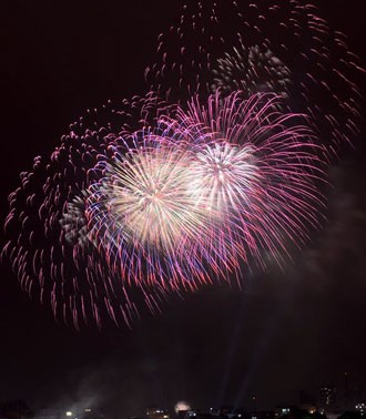 庆祝首都河内解放60周年：河内在30个地点举行烟花表演