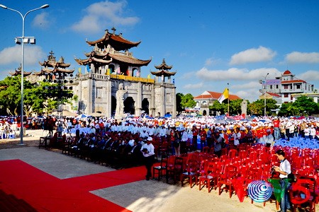 天主教河内总教区青年教徒大会隆重举行