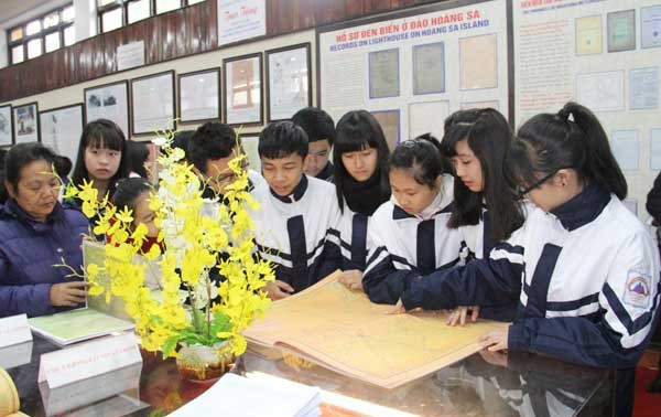 “黄沙长沙——历史和法律依据”图片和资料展在高平省举行