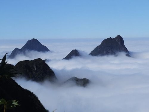 征服海拔三千一百四十三米的山峰—番西邦峰