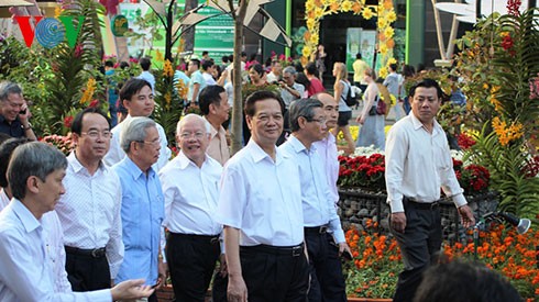 阮晋勇参观2015年胡志明市花街