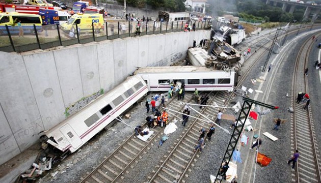 巴基斯坦：一列火车坠入运河  至少12人死亡