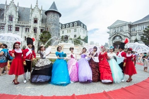 岘港在巴拿山正式启动“夏天的颜色”夏季旅游节