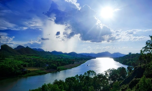 如诗如梦的顺化古都的山水美景——御屏山和香江