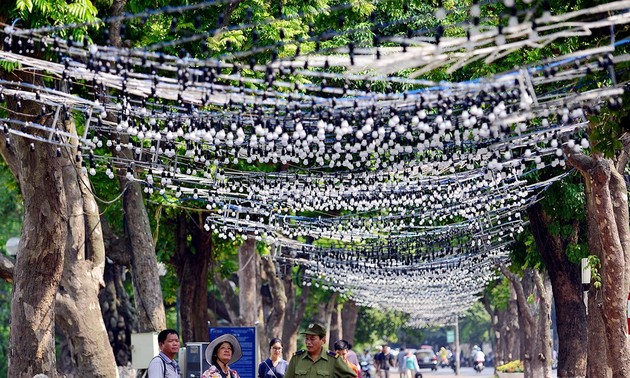 河内市张灯结彩喜迎九二国庆