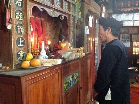 山泽族的神台供龛和信仰系统