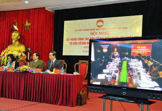 越南第14届国会代表和2016至2021年各级人民议会代表选举培训工作会议在河内举行