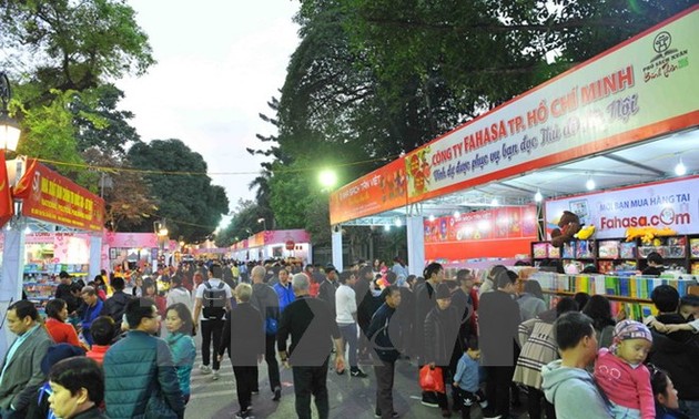 “2016年丙申春节书街”给河内市民留下深刻印象