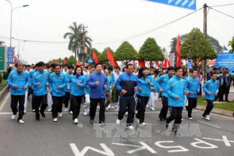 越南各地动员720万人参加2017年面向全民健康的奥林匹克长跑日活动