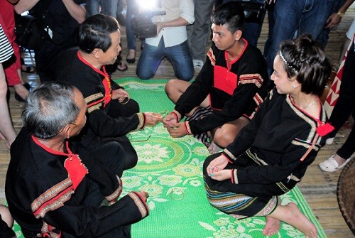 埃德族婚俗中的“约诺”习俗