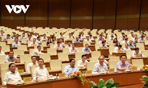 研究、学习和贯彻落实越共第十三届中央委员会第五次全体会议决议全国会议举行