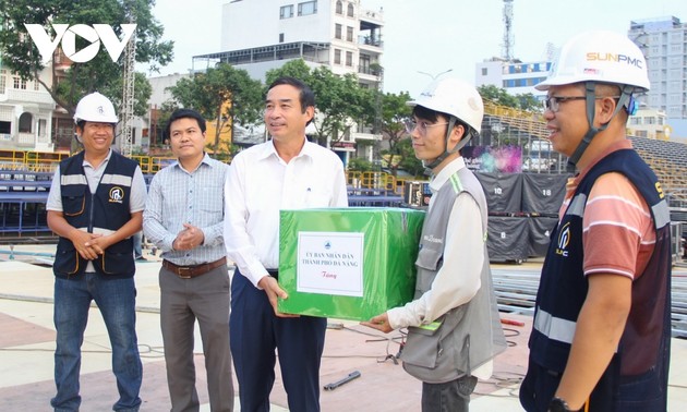 岘港市为2023年国际烟花节做最好的准备