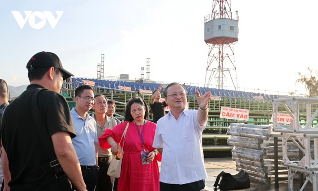 “靠海强大”艺术晚会：传播对越南海洋岛屿的爱​提升民族自豪感