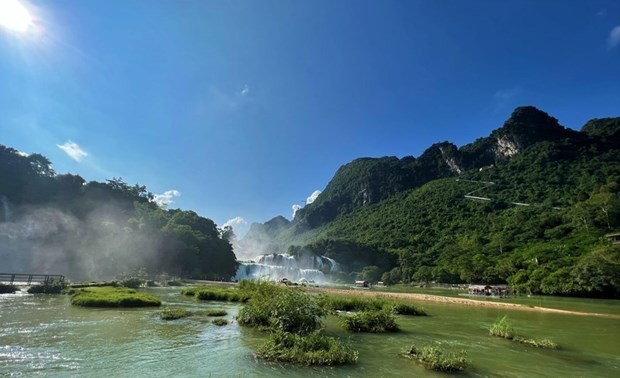 越南板约-中国德天跨国瀑布景区9月15日投入试运营