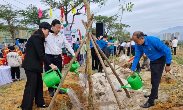 世世代代铭记胡志明主席功勋”植树节启动仪式