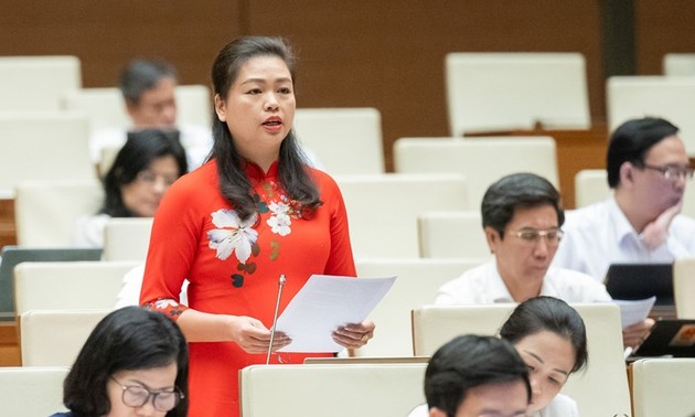 国会今天审议经济社会发展计划和国家财政预算执行结果补充报告