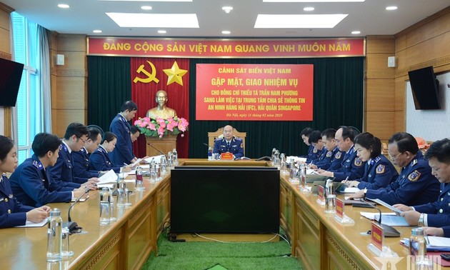 越南海警军官赴新加坡海军信息融合中心工作