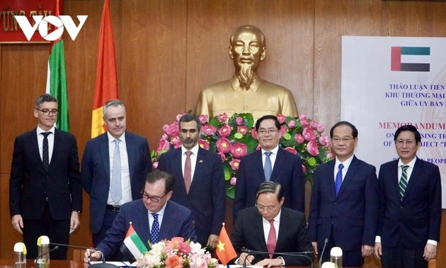 巴地头顿省与迪拜环球港务集团签署物流领域谅解备忘录