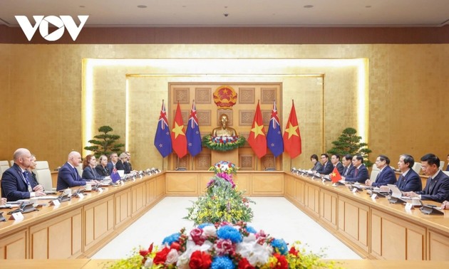 范明政与新西兰总理拉克森举行会谈