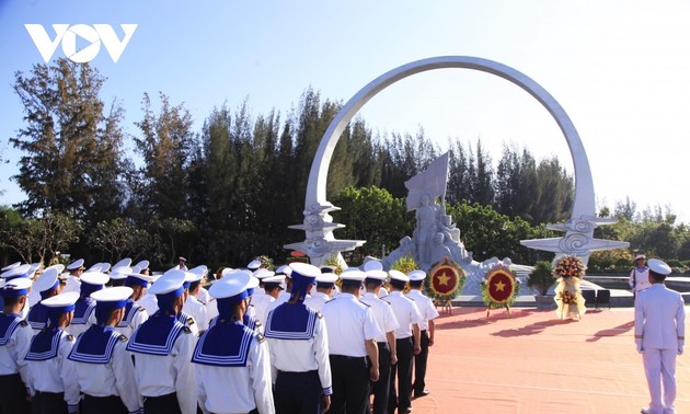 越南多地举行活动，诚敬缅怀鬼鹿角礁烈士