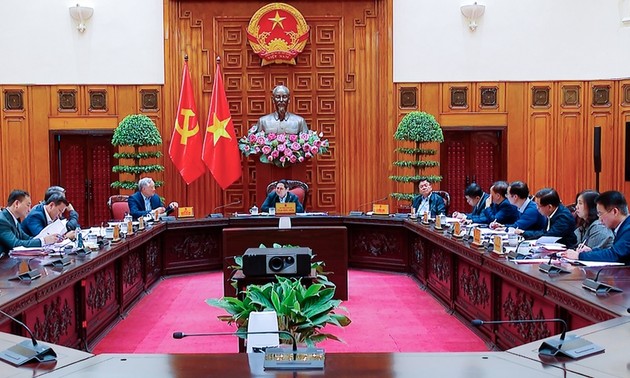 范明政主持召开关于签证优惠政策及重归越南国籍的会议