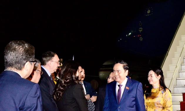 陈青敏和夫人抵达埃里温，开始访问亚美尼亚