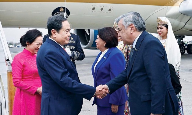 陈青敏抵达塔什干出席IPU-150并正式访问乌兹别克斯坦