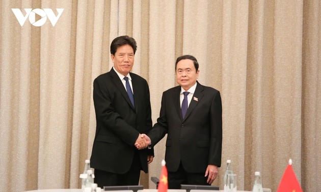 陈青敏会见中国全国人民代表大会常务委员会副委员长洛桑江村