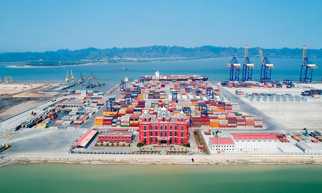 北方首个民营深水国际集装箱港口投入运营