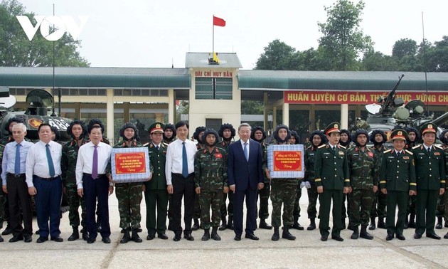 苏林：装甲兵种必须真正正规化、精锐化、现代化