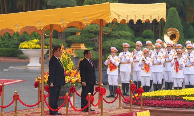 组图：范明政主持仪式欢迎日本首相访越